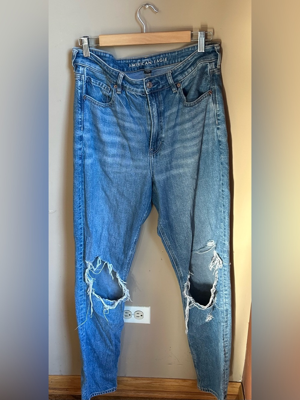 American Eagle Outfitters Ripped Jeans